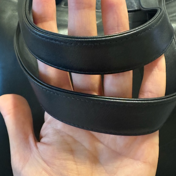 Chanel Black Lambskin Leather Women's Bag/Tote with COA. Excellent Condition! - Picture 13 of 16